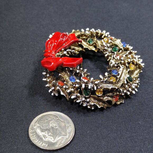 Vintage Wreath Brooch, Snow Enamel, Rhinestones, 1950s Signed ART - Picture 3 of 10